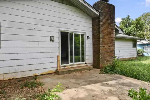 Exterior - 1317 E Cambridge St, Springfield, MO 65804 photo 4 of 5