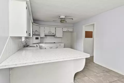 Kitchen - 1317 E Cambridge St, Springfield, MO 65804 photo 4 of 5