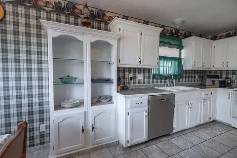 Kitchen - 330 Cedar View Ln, Clever, MO 65631 photo 2 of 4