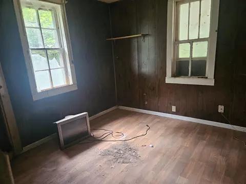 Bedroom - 17882 3rd St, Eminence, MO 65466 photo 2 of 2