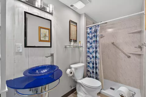 Bath - 200 N Point Ct, Branson, MO 65616 photo 3 of 3