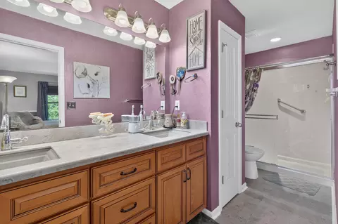 Bath - 200 N Point Ct, Branson, MO 65616 photo 1 of 3