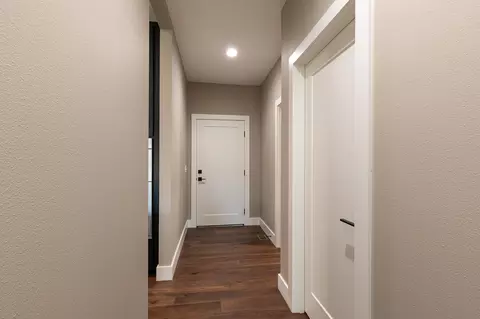 Entry Way - 2038 N Silver Charm Ave, Springfield, MO 65802 photo 2 of 2