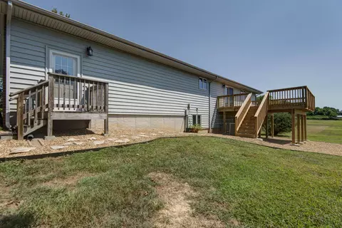 Exterior - 1433 N Emerald Hills Dr, Nixa, MO 65714 photo 5 of 11