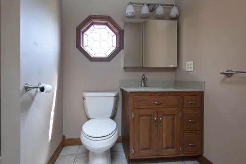 Bath - 1433 N Emerald Hills Dr, Nixa, MO 65714 photo 3 of 4