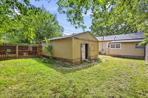 Exterior - 1886 N Fort Ave, Springfield, MO 65803 photo 4 of 5