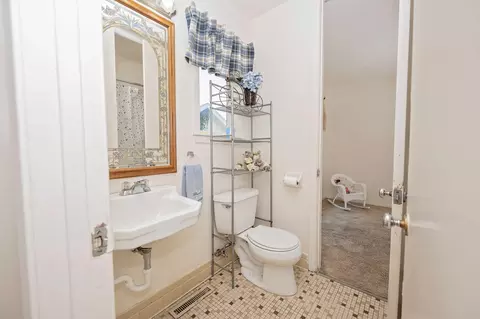 Bath - 2516 S Weaver Ave, Springfield, MO 65807 photo 1 of 5