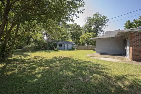 Exterior - 2516 S Weaver Ave, Springfield, MO 65807 photo 4 of 8