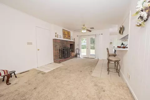 Living - 2516 S Weaver Ave, Springfield, MO 65807 photo 3 of 4