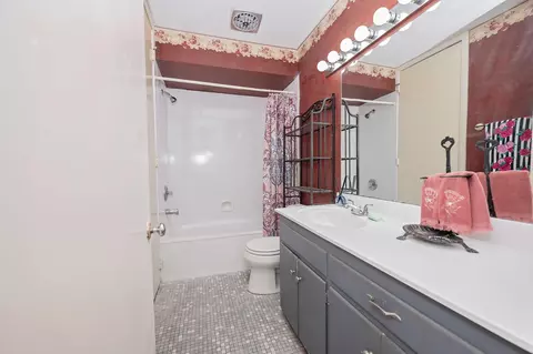 Bath - 2516 S Weaver Ave, Springfield, MO 65807 photo 4 of 5