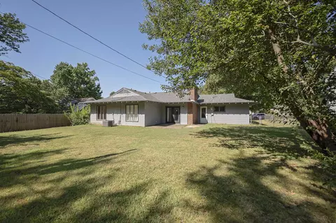 Exterior - 2516 S Weaver Ave, Springfield, MO 65807 photo 6 of 8