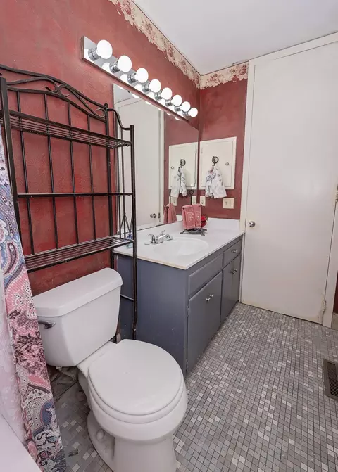 Bath - 2516 S Weaver Ave, Springfield, MO 65807 photo 5 of 5