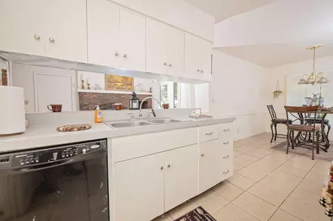 Kitchen - 2516 S Weaver Ave, Springfield, MO 65807 photo 3 of 4