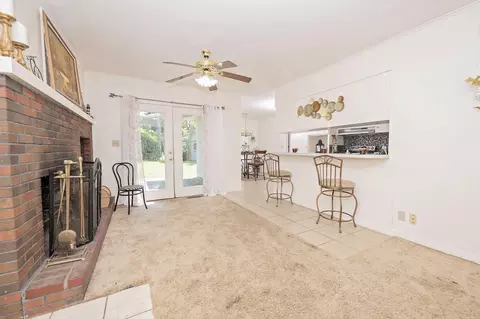 Living - 2516 S Weaver Ave, Springfield, MO 65807 photo 4 of 4