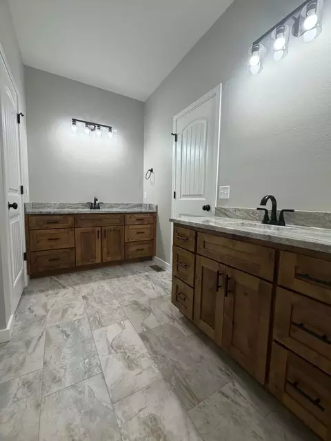 Bath - 1150 Napper Rd, Billings, MO 65610 photo 1 of 3