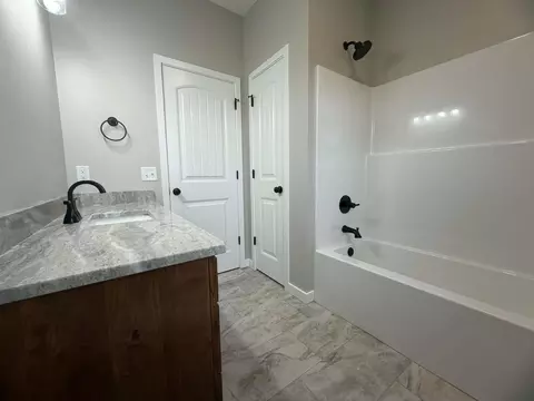 Bath - 1150 Napper Rd, Billings, MO 65610 photo 2 of 3