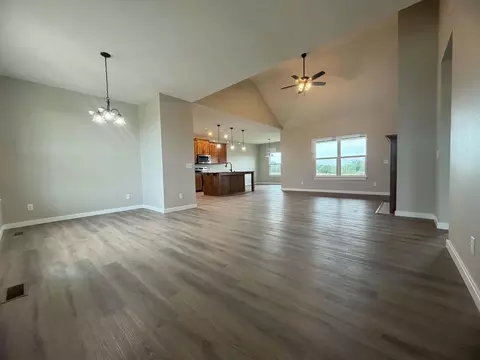 Living - 1150 Napper Rd, Billings, MO 65610 photo 3 of 4