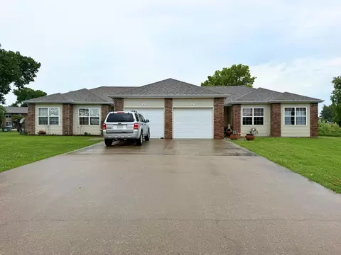 4202 W 57 W Bradford St, Bolivar, MO 65613