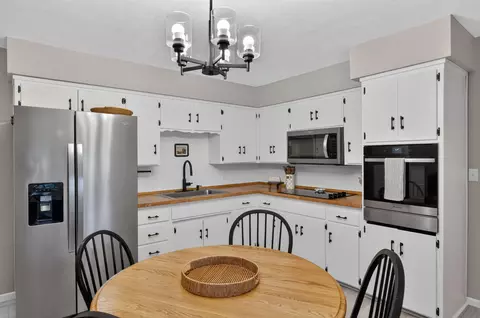 Kitchen - 1112 E Mcclernon St, Springfield, MO 65803 photo 1 of 2
