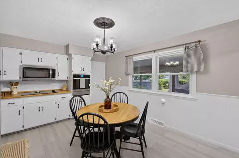 Dining - 1112 E Mcclernon St, Springfield, MO 65803 photo 2 of 2