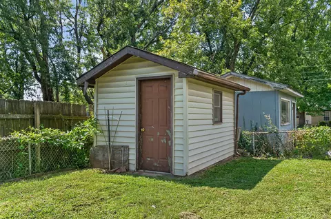 Exterior - 1112 E Mcclernon St, Springfield, MO 65803 photo 6 of 9