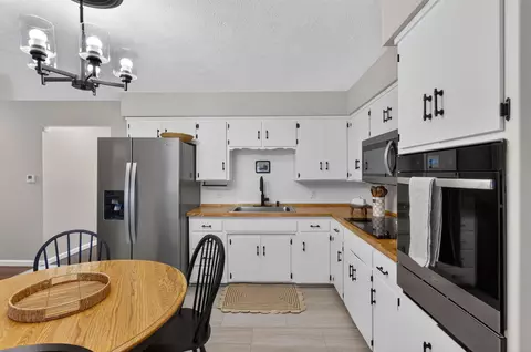Kitchen - 1112 E Mcclernon St, Springfield, MO 65803 photo 2 of 2