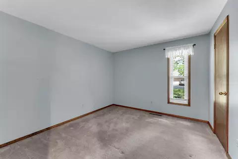 Bedroom - 3022 E Belmont St, Springfield, MO 65802 photo 2 of 4