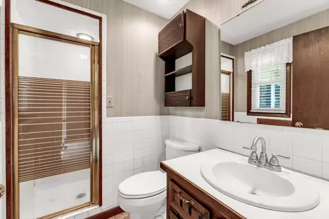 Bath - 3022 E Belmont St, Springfield, MO 65802 photo 1 of 3