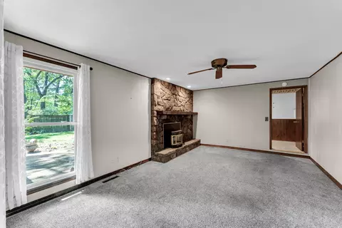 Living - 3022 E Belmont St, Springfield, MO 65802 photo 2 of 2