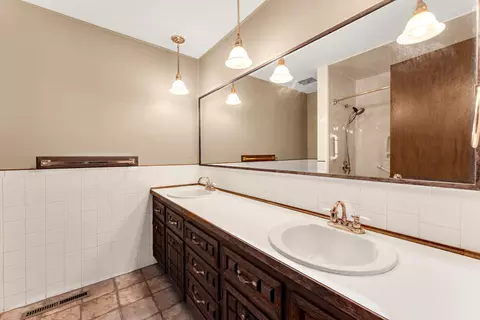 Bath - 3022 E Belmont St, Springfield, MO 65802 photo 3 of 3