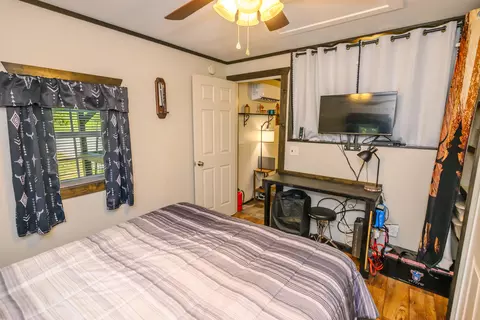 Bedroom - 286 County Road 615b, Gainesville, MO 65655 photo 2 of 3