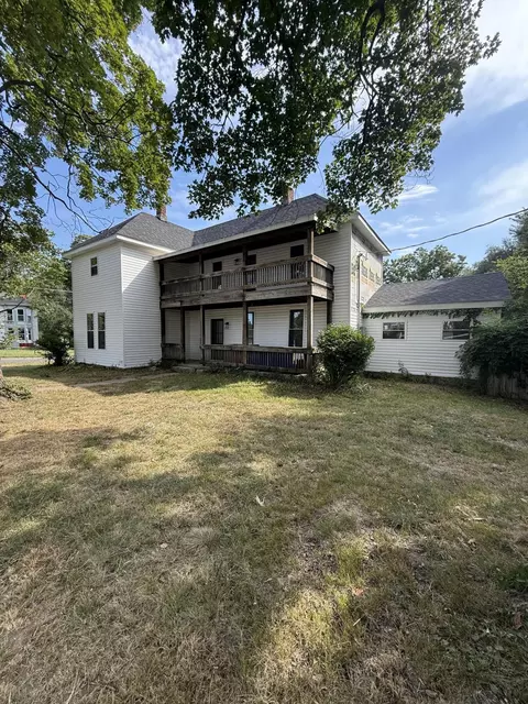 Exterior - 402 E Olive St, Bolivar, MO 65613 photo 5 of 6