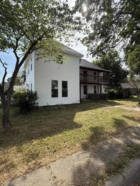 Exterior - 402 E Olive St, Bolivar, MO 65613 photo 4 of 6