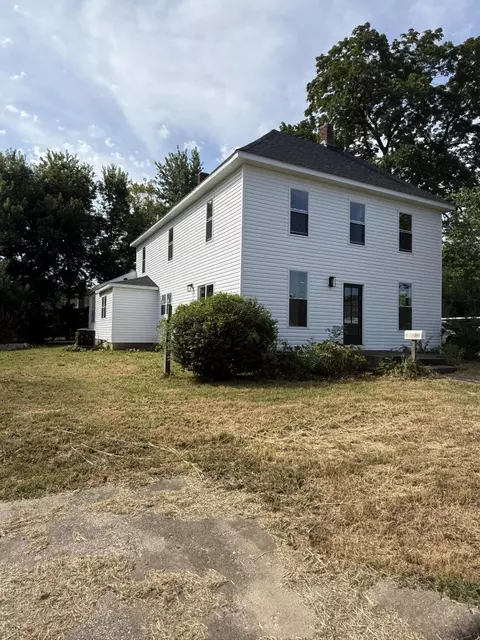 Exterior - 402 E Olive St, Bolivar, MO 65613 photo 2 of 6