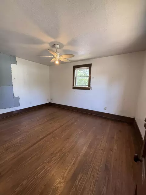 Bedroom - 402 E Olive St, Bolivar, MO 65613 photo 1 of 2