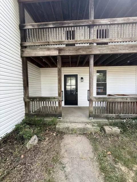 Exterior - 402 E Olive St, Bolivar, MO 65613 photo 6 of 6