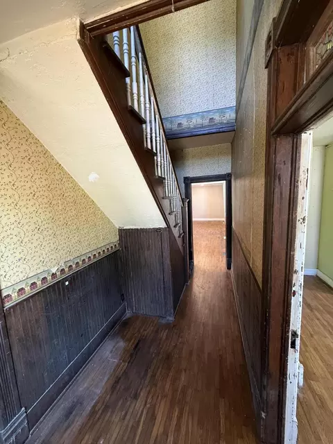 Entry Way - 402 E Olive St, Bolivar, MO 65613 photo 2 of 2