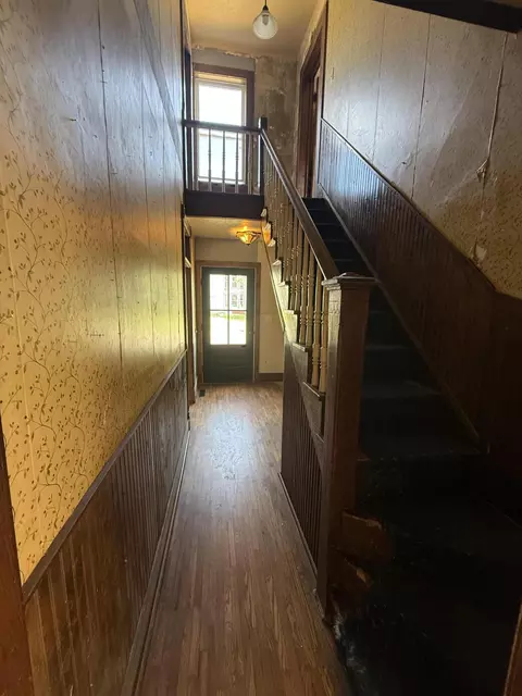 Entry Way - 402 E Olive St, Bolivar, MO 65613 photo 1 of 2
