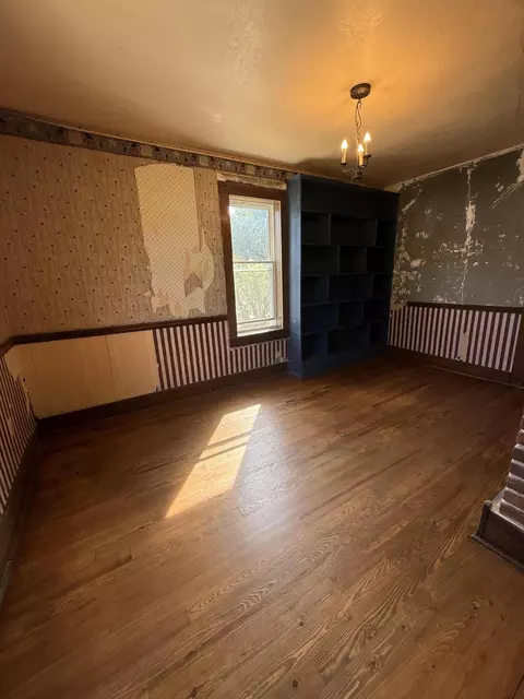 Bedroom - 402 E Olive St, Bolivar, MO 65613 photo 2 of 2