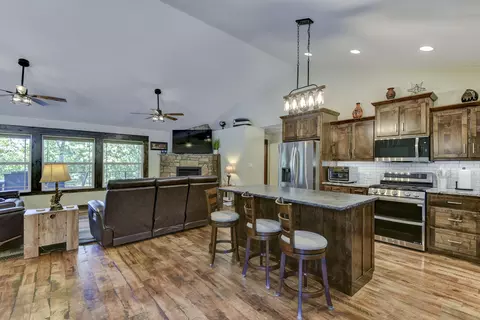 Kitchen - 303 Bayshore St, Shell Knob, MO 65747 photo 1 of 3