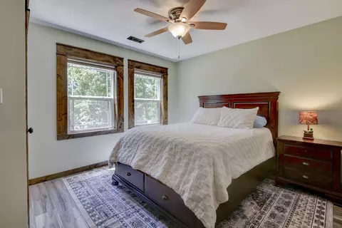 Bedroom - 303 Bayshore St, Shell Knob, MO 65747 photo 4 of 7