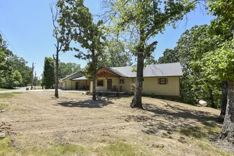 Exterior - 303 Bayshore St, Shell Knob, MO 65747 photo 2 of 6