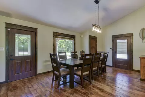 Dining - 303 Bayshore St, Shell Knob, MO 65747 photo 1 of 1