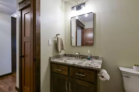 Bath - 303 Bayshore St, Shell Knob, MO 65747 photo 1 of 7