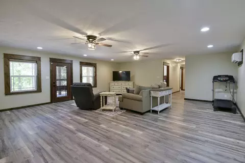 Living - 303 Bayshore St, Shell Knob, MO 65747 photo 2 of 3