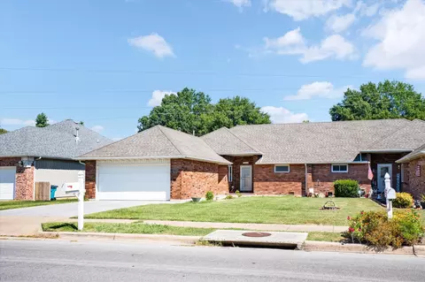 Exterior - 1333 W Edgewood St, Springfield, MO 65807 photo 2 of 9