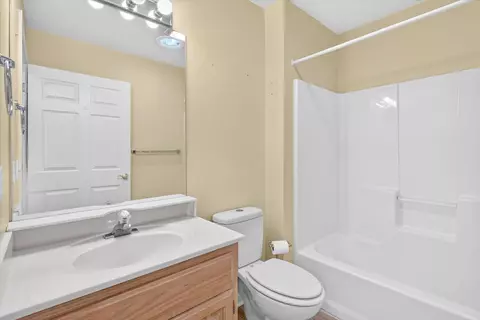 Bath - 1333 W Edgewood St, Springfield, MO 65807 photo 4 of 4