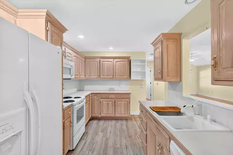 Kitchen - 1333 W Edgewood St, Springfield, MO 65807 photo 3 of 4