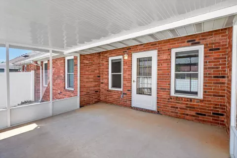 Exterior - 1333 W Edgewood St, Springfield, MO 65807 photo 6 of 9