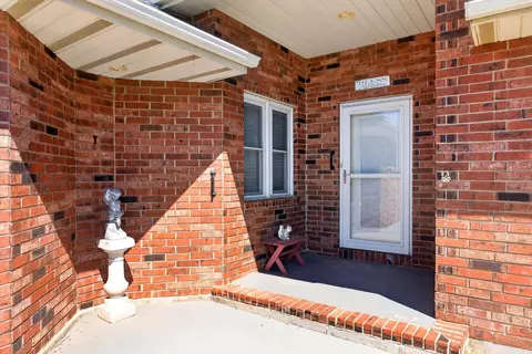 Exterior - 1333 W Edgewood St, Springfield, MO 65807 photo 4 of 9